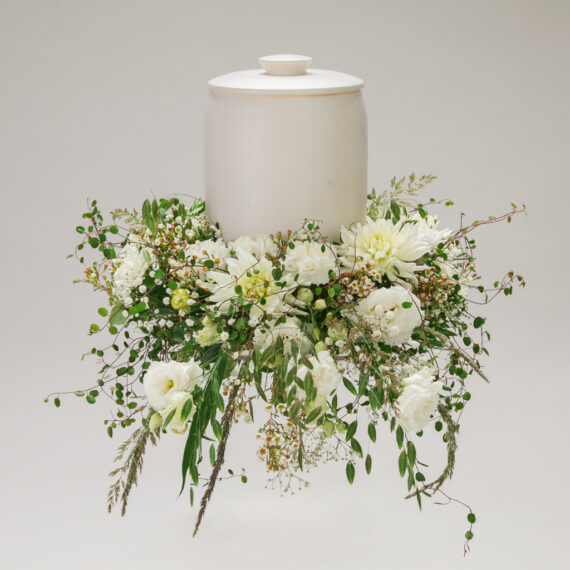 Nr. 50G Urnedekorasjon, hengende, hvite nyanser