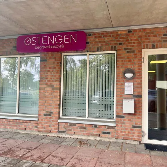 Inngangen til kontorene våre på Gjerdrum.
